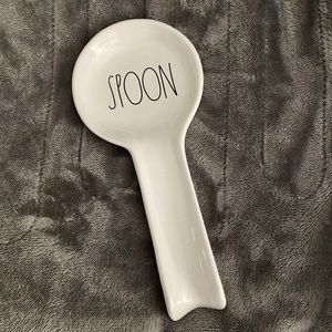 Rae Dunn “SPOON” spoon rest.